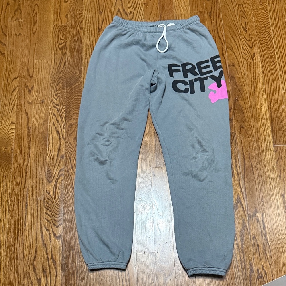 Women’s free city sweatpants